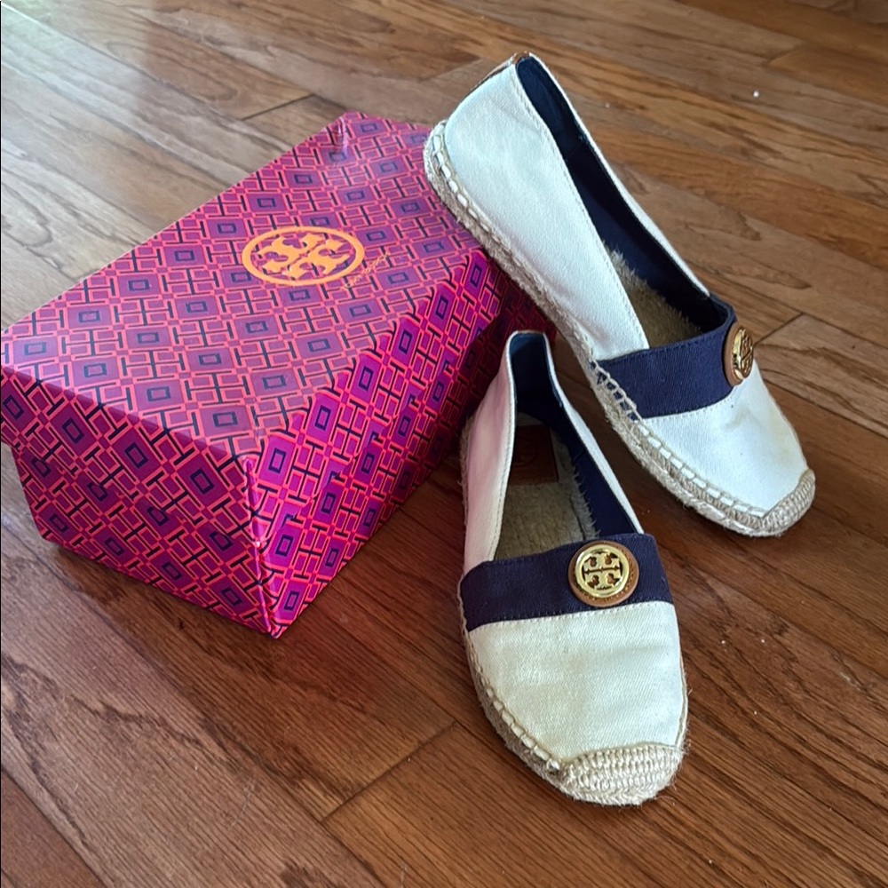 Tory Burch Women's Cream and Navy Espadrilles